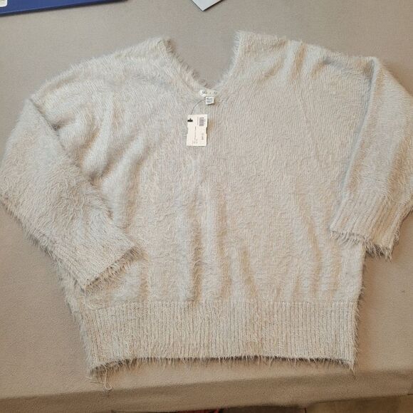 She + Sky Gray Fuzzy Knit V Neck Sweater Size Small Medium - Picture 1 of 7